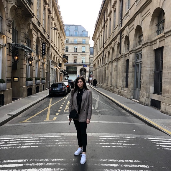 Meet your Posher, Tara - Picture 4 of 6